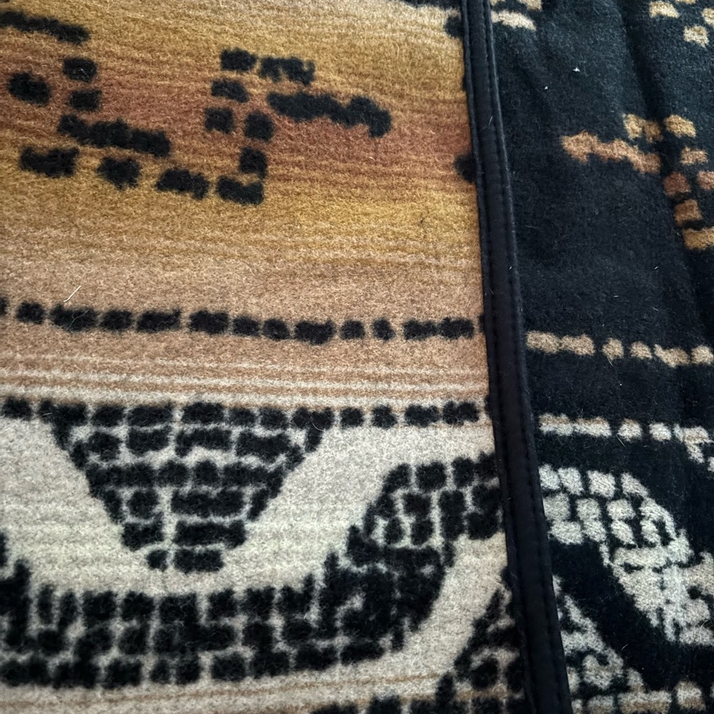 Pendleton Black and Cream Geometric Blanket Wasco Throw 60”x60”